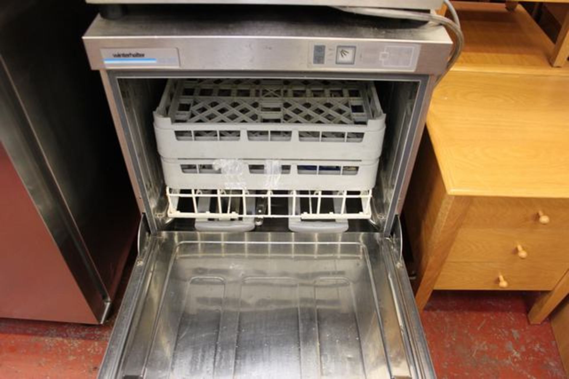 Winterhalter  GS302 under counter glass washer 3, 4  and 5 min wash cycles 500mm x 500mm basket - Image 2 of 2