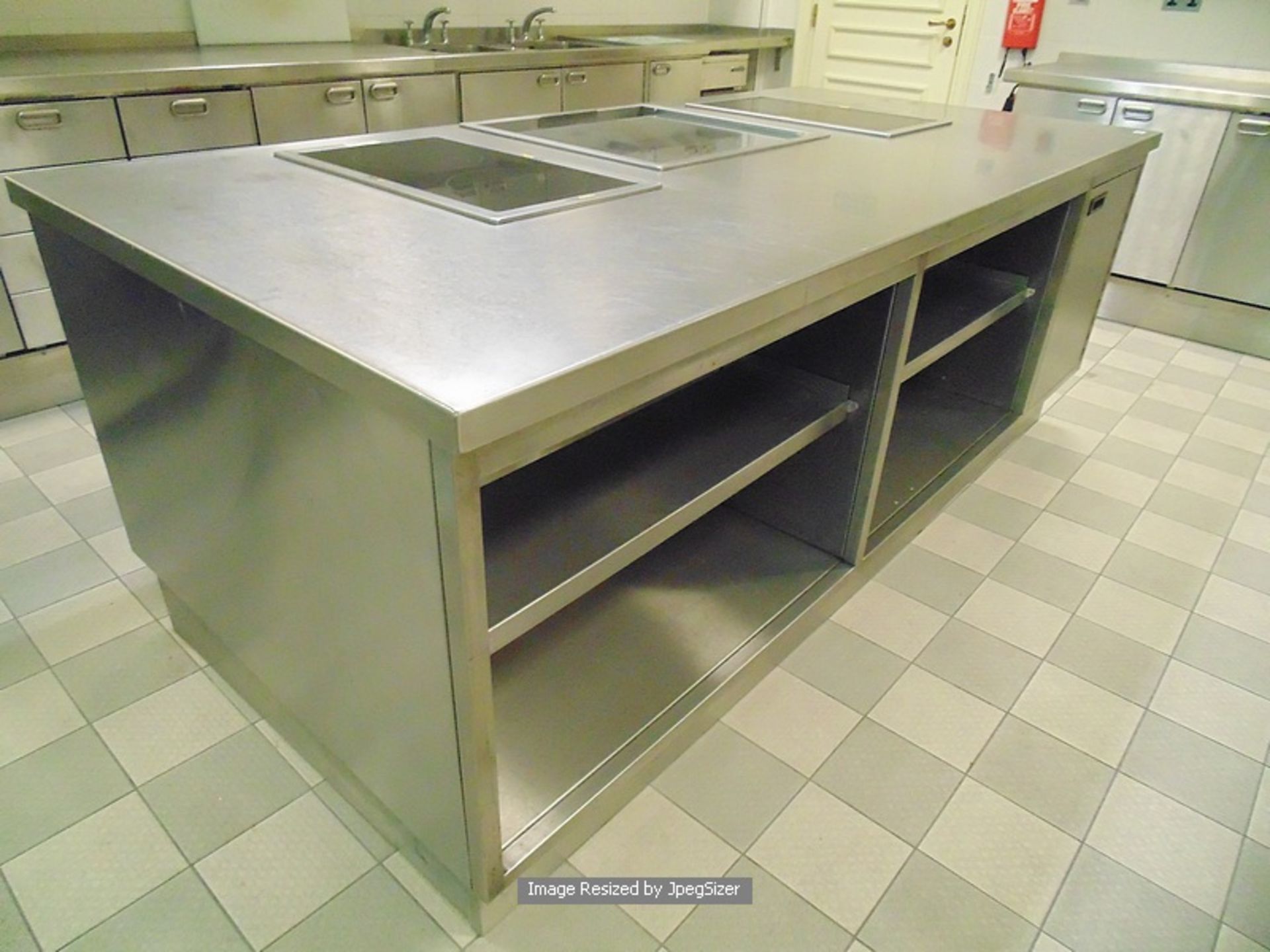 Stainless steel centre Island comprising of 2 x Wells Bloomfield HC2256EU built-in ceramic hotplates - Image 3 of 3