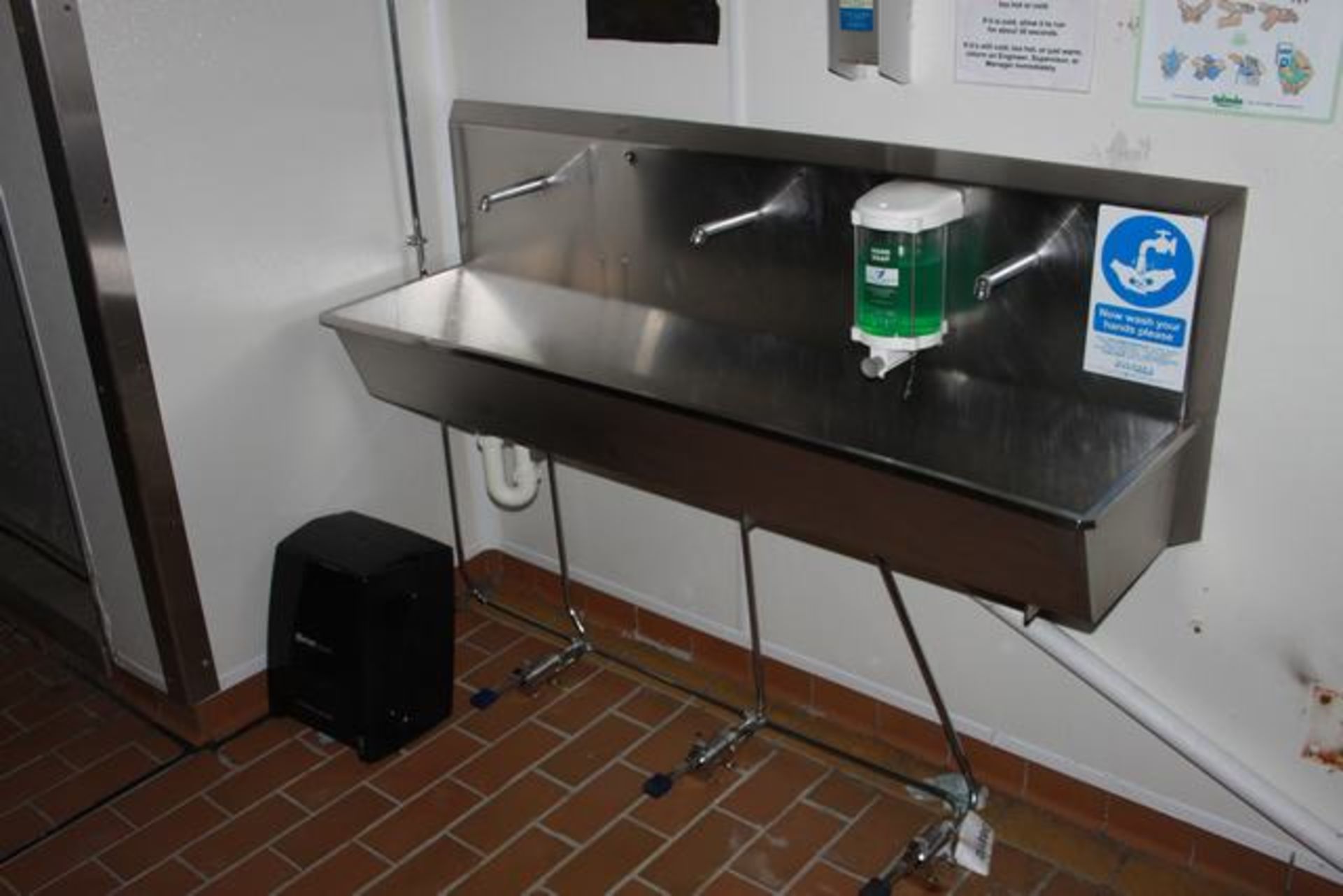 Stainless steel three station knee operated sink