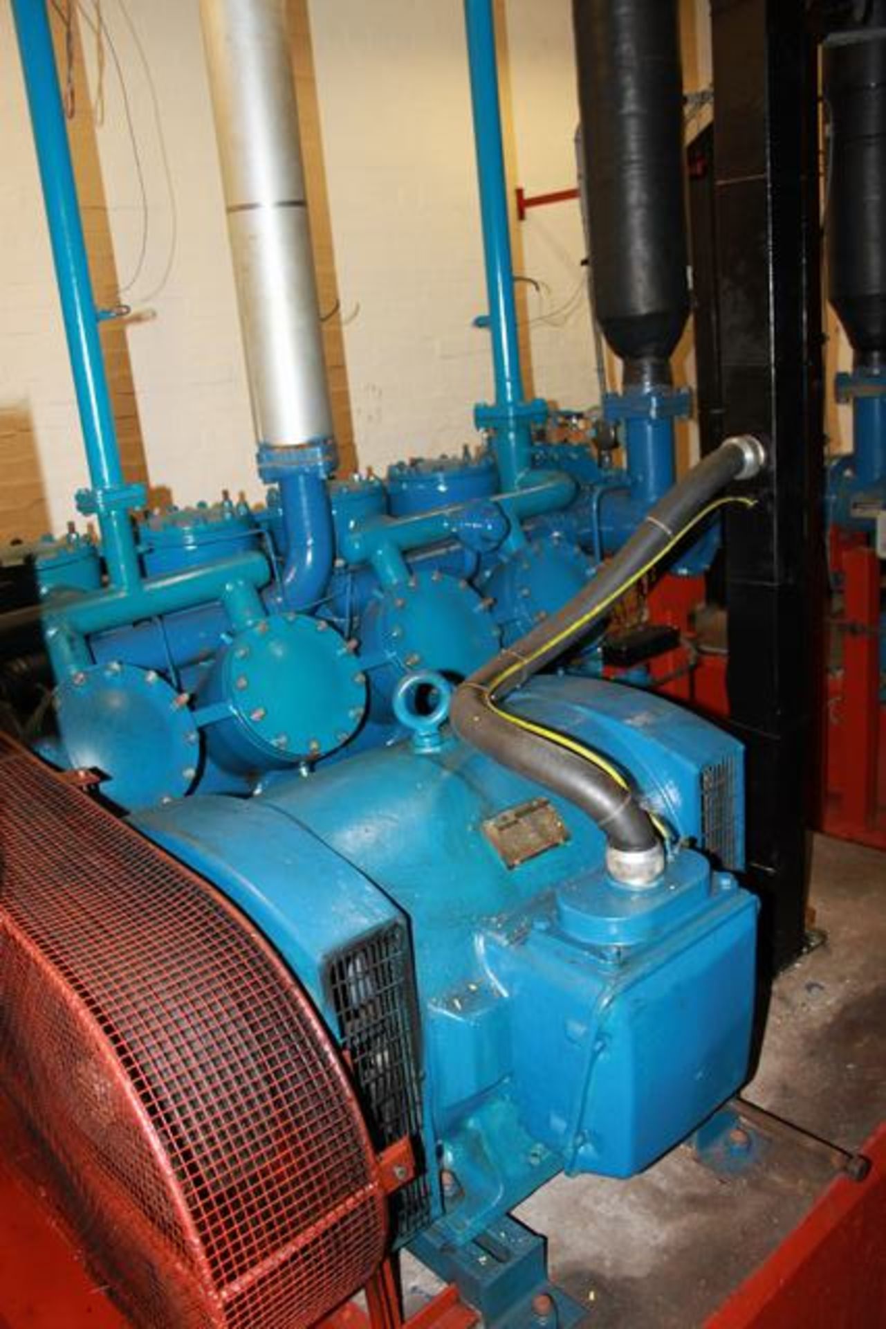 Grasso RC 9311 refrigeration compressor running on R22 but can convert to ammonia SN 89011070