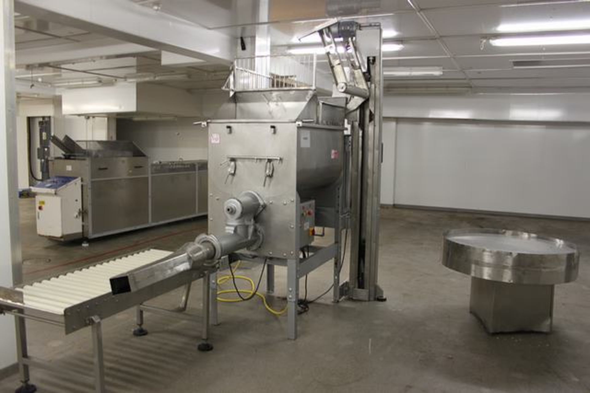 Hobart twin paddle mixer grinder model 43/56 complete with tote bin hoist - Image 3 of 3