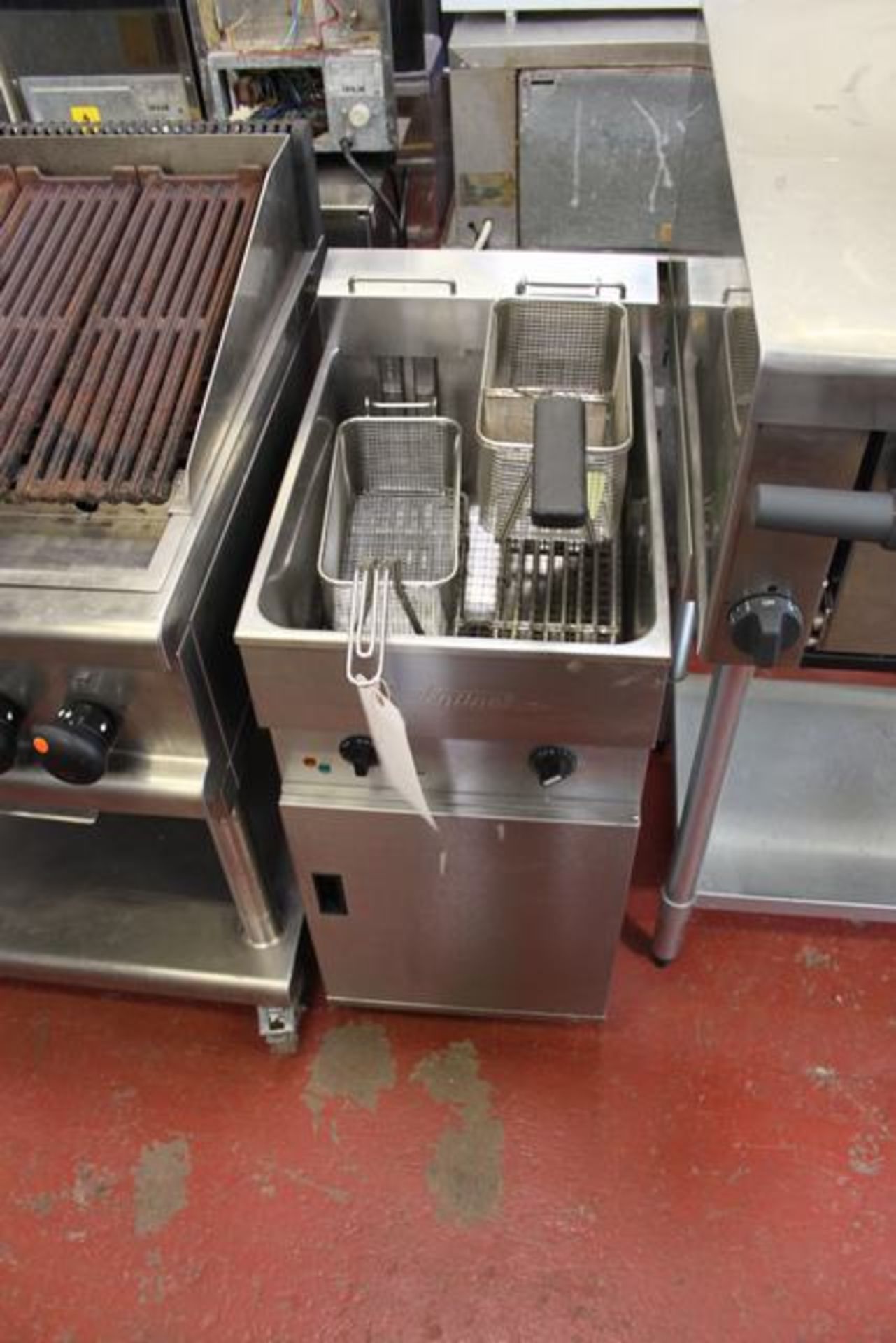 Valentine V400 Cantine single tank twin basket fryer capacity chips per hour: 38 - 46 kg element