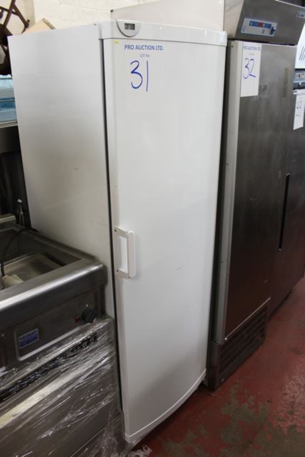 Vestfrost CFKS471 - W white upright 370 litre refrigerator temperature range 1C to 4C 595mm x