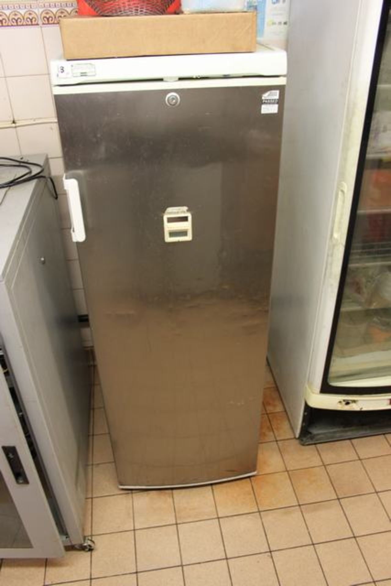 LEC commercial freestanding stainless steel freezer Large 400L Capacity - Maximises available