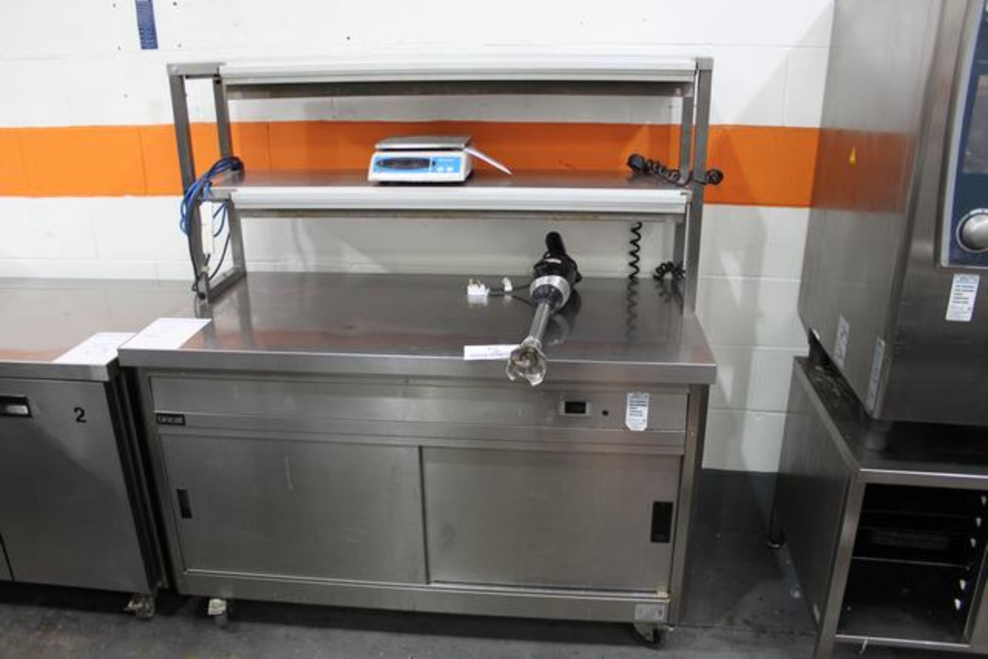 Lincat P6P4 hot cupboard with with two tier overhead heated gantry  internal dimensions 1345(w) x - Image 2 of 2