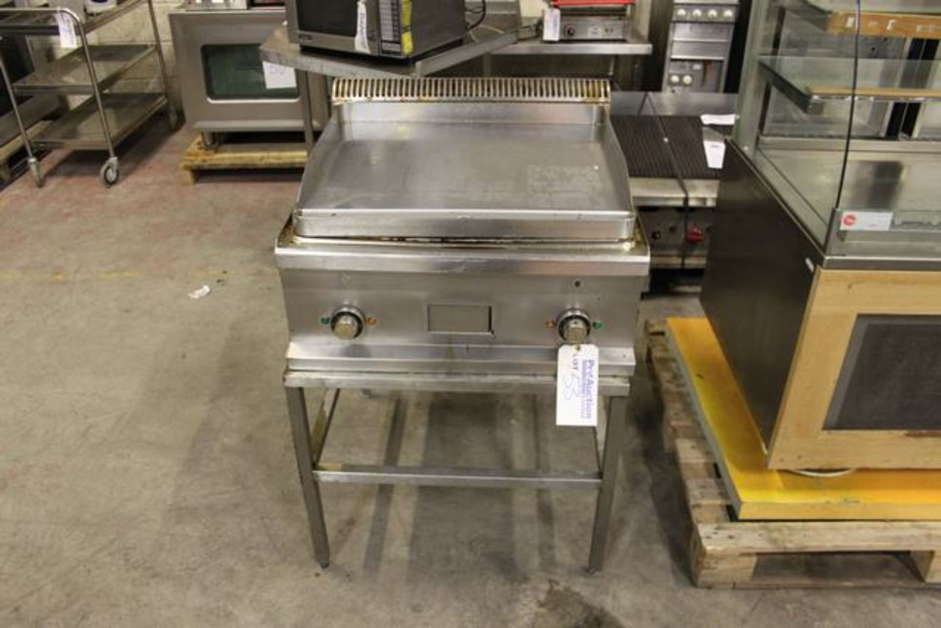 Hobart smooth plate griddle finished in high quality 304 stainless steel/chromium uniform heat