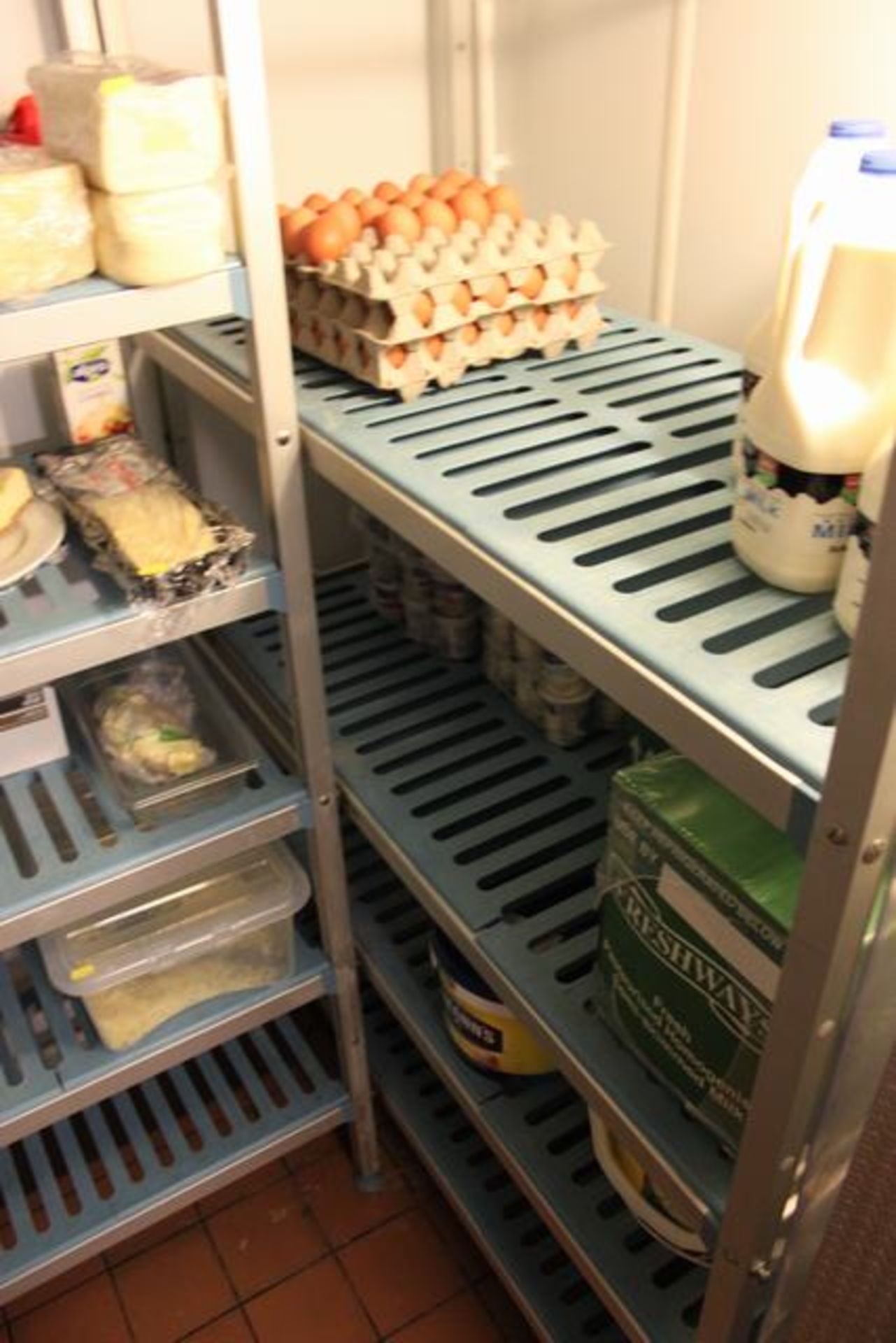 Walk In packaged refrigerated cold room temperature range 1 to 4°C white food safe  hinged door - Image 4 of 4