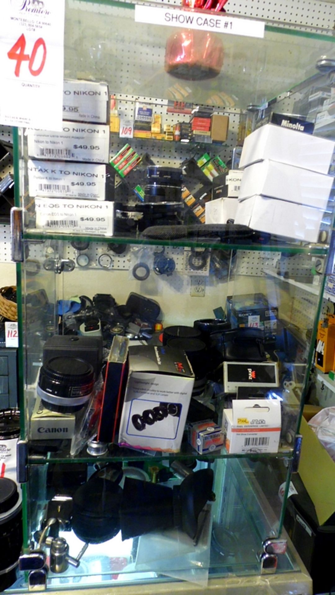 ASSORTED LENS ADAPTER & SHOWCASE