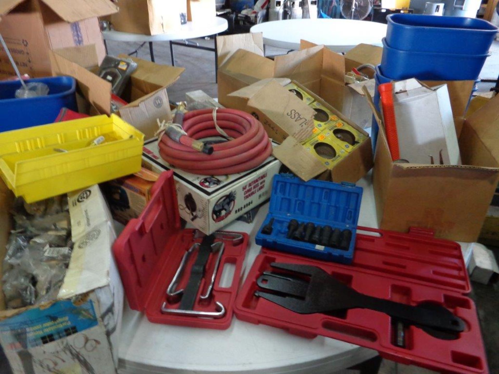 ASSORTED WRENCHES, SCREW DRIVERS, HAND TOOL KITS, ETC. (PALLET) - Image 2 of 4