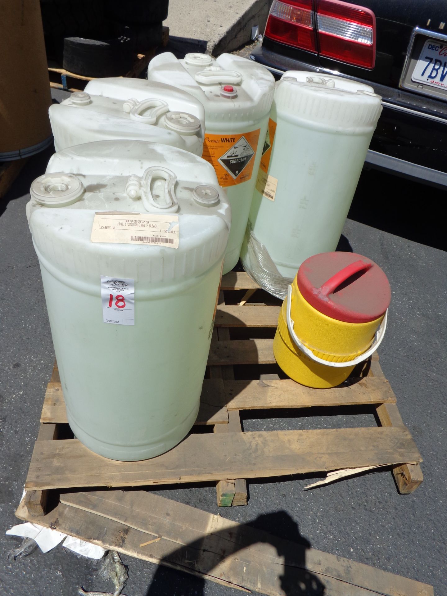 CONTAINERS OF LIQUA TRONIC BLEACH (PALLET)