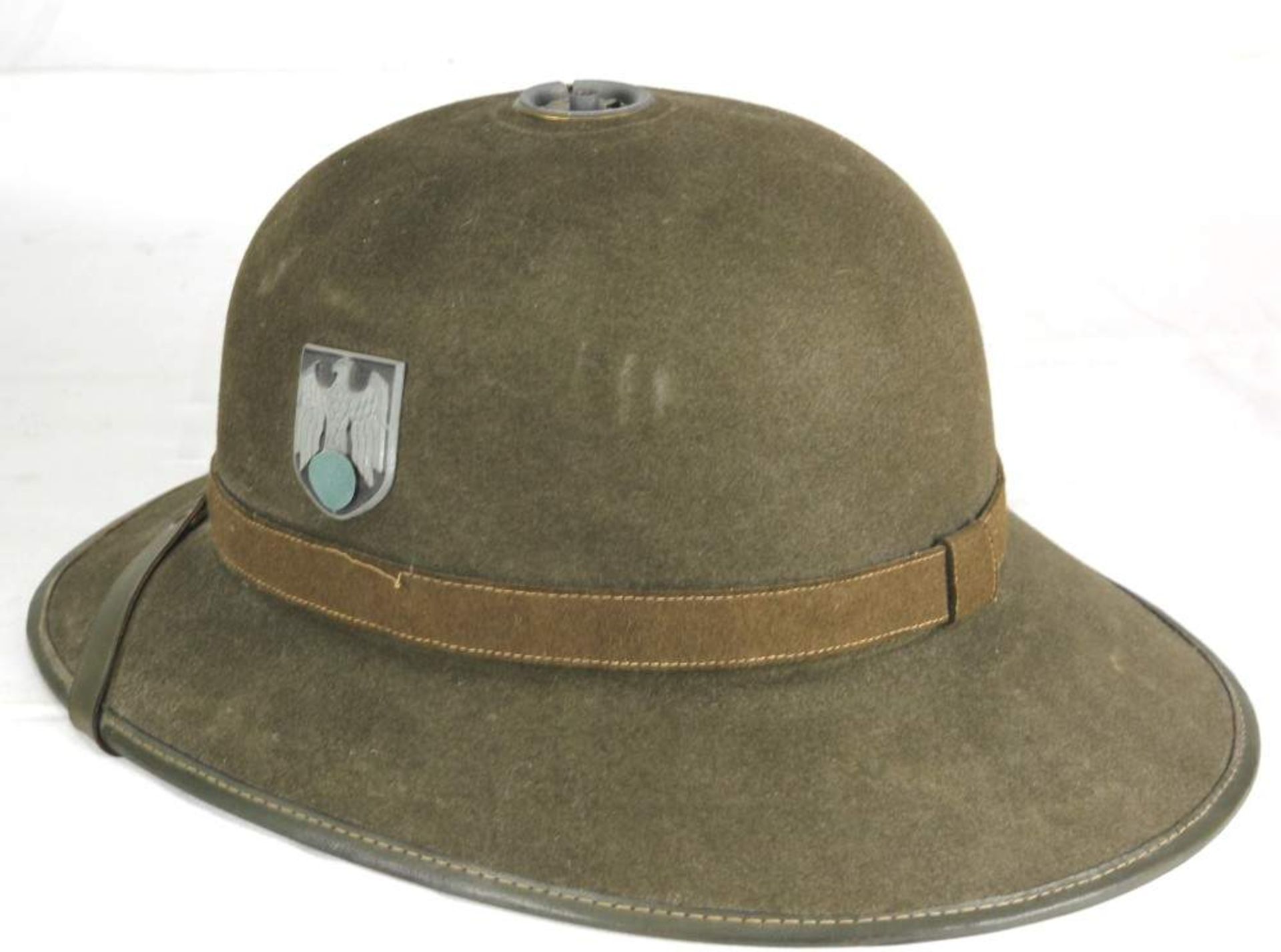 Tropenhelm III. Reich Afrikakorps. Mit den beiden Hoheitszeichen. Brauner Filz mit grünem und