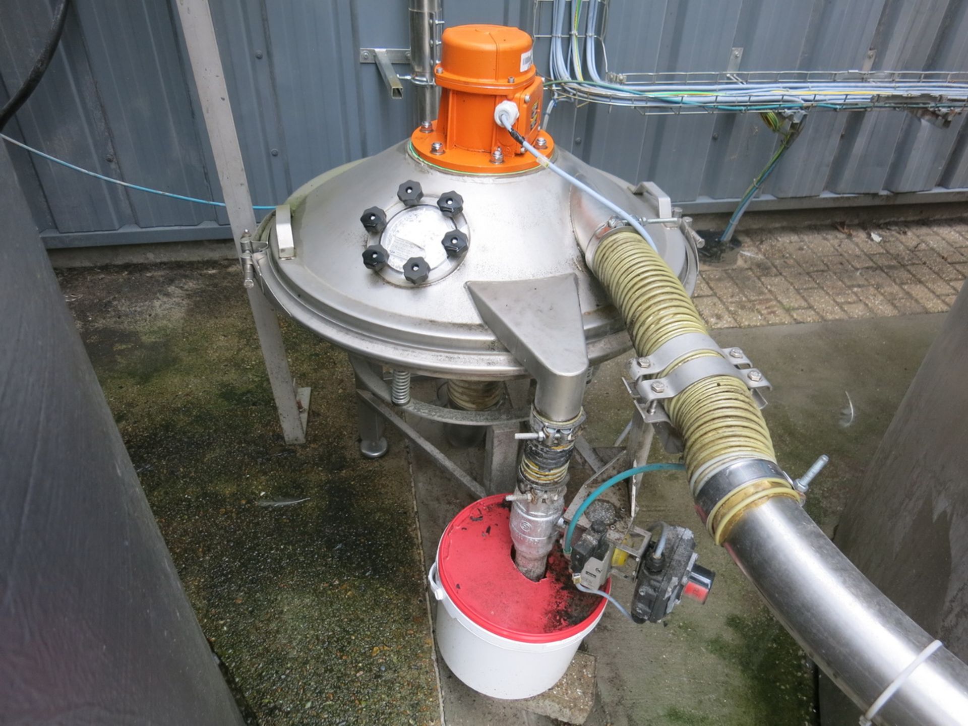 Capisilo  ss flour silo, 29,000kg, with 24" vibratory sifter. LIFT OUT £2750 - Image 2 of 2
