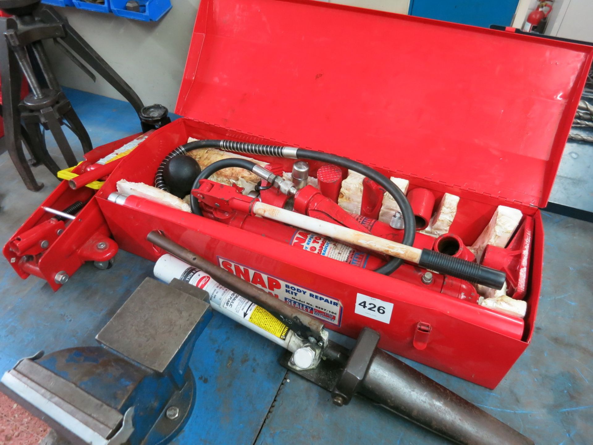 [Lot] Hydraulic  tools includes Snap On 10 ton body kit, Tidland spreader and floor jack LIFT OUT £5