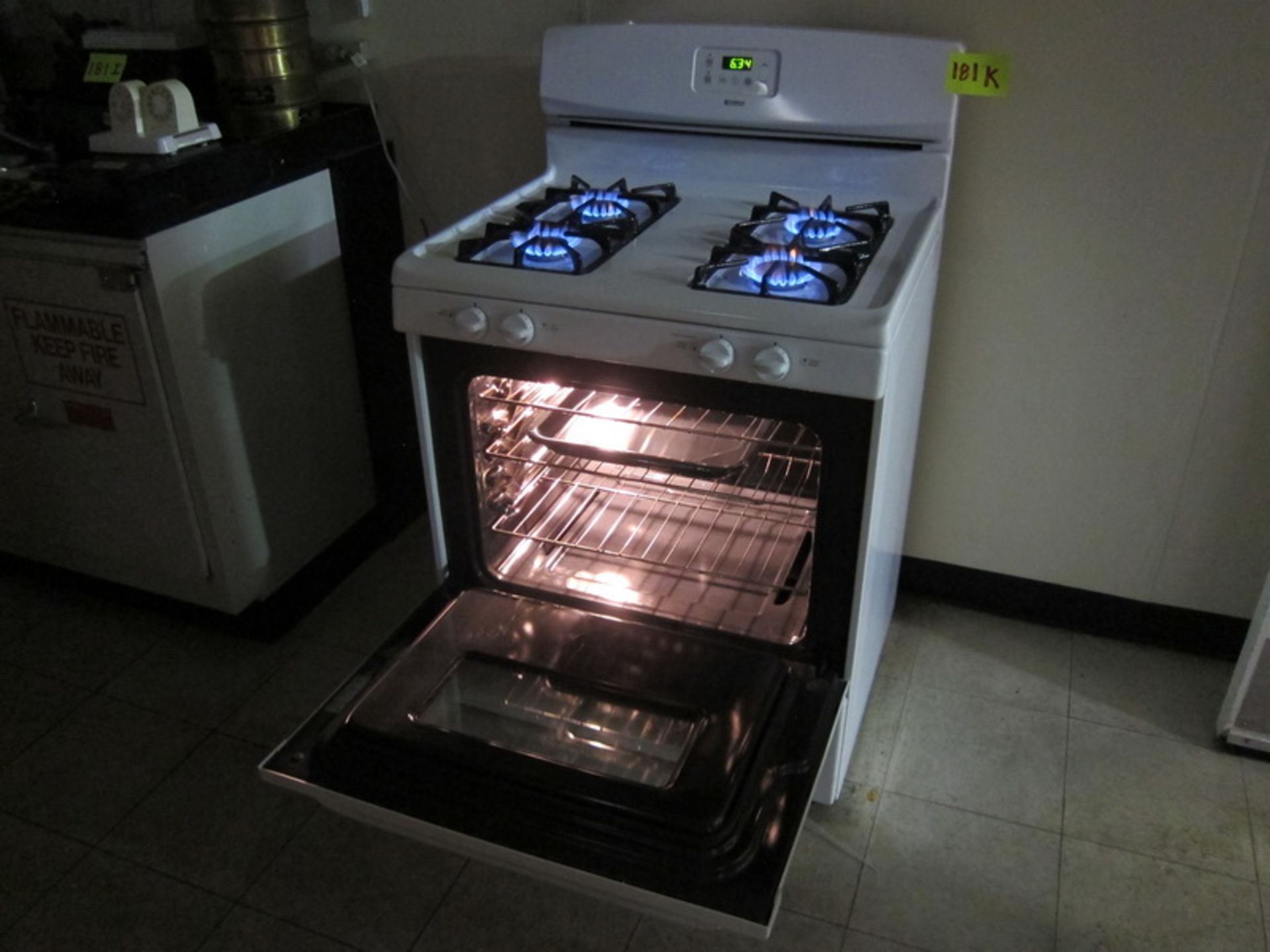 [Lot] Kenmore stove, model 790.714526, s/n VF70316988, Four burner gas stove, with bottom broiler, - Image 6 of 8