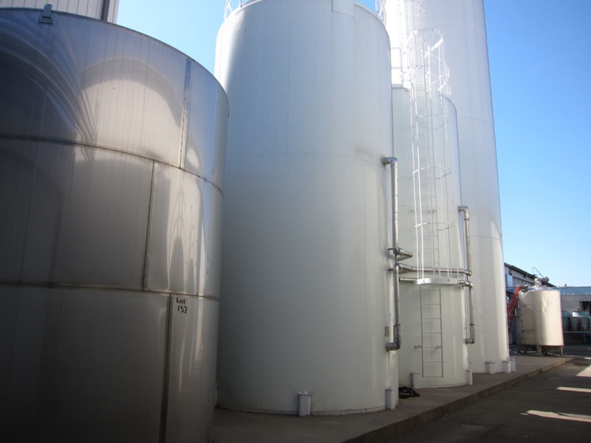 Walker silo, model VSHT, s/n SPG-34184, 304 SS jacketed, 143" OD. 15,000 gallons with side bottom
