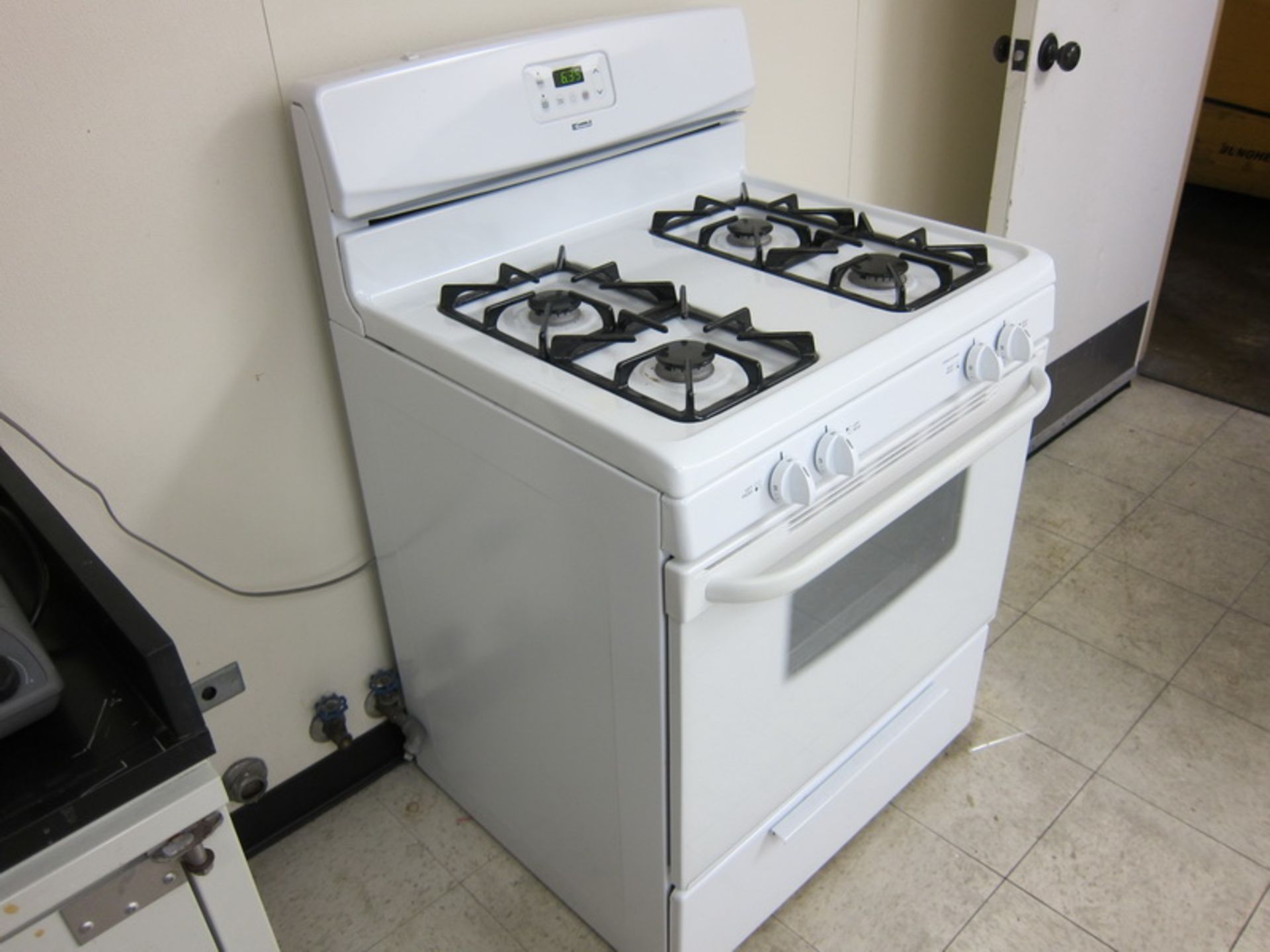 [Lot] Kenmore stove, model 790.714526, s/n VF70316988, Four burner gas stove, with bottom broiler, - Image 2 of 8