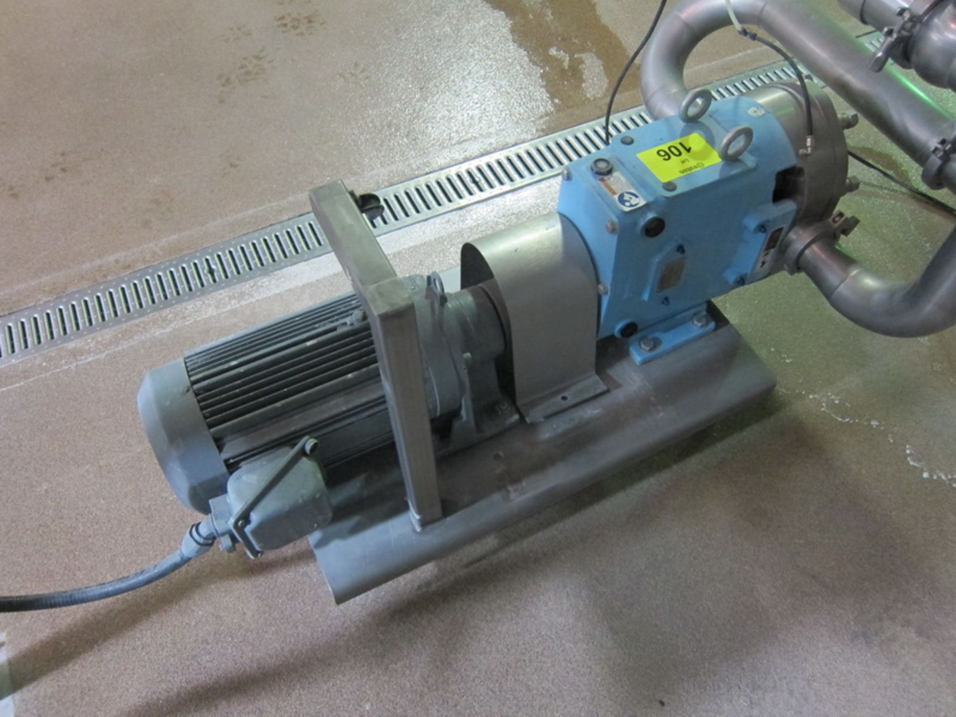 Waukesha positive pump, model 0602U2, s/n 2770159-R1-3, (SUBJECT TO BULK BID OF LOTS 103-118) - Image 3 of 4