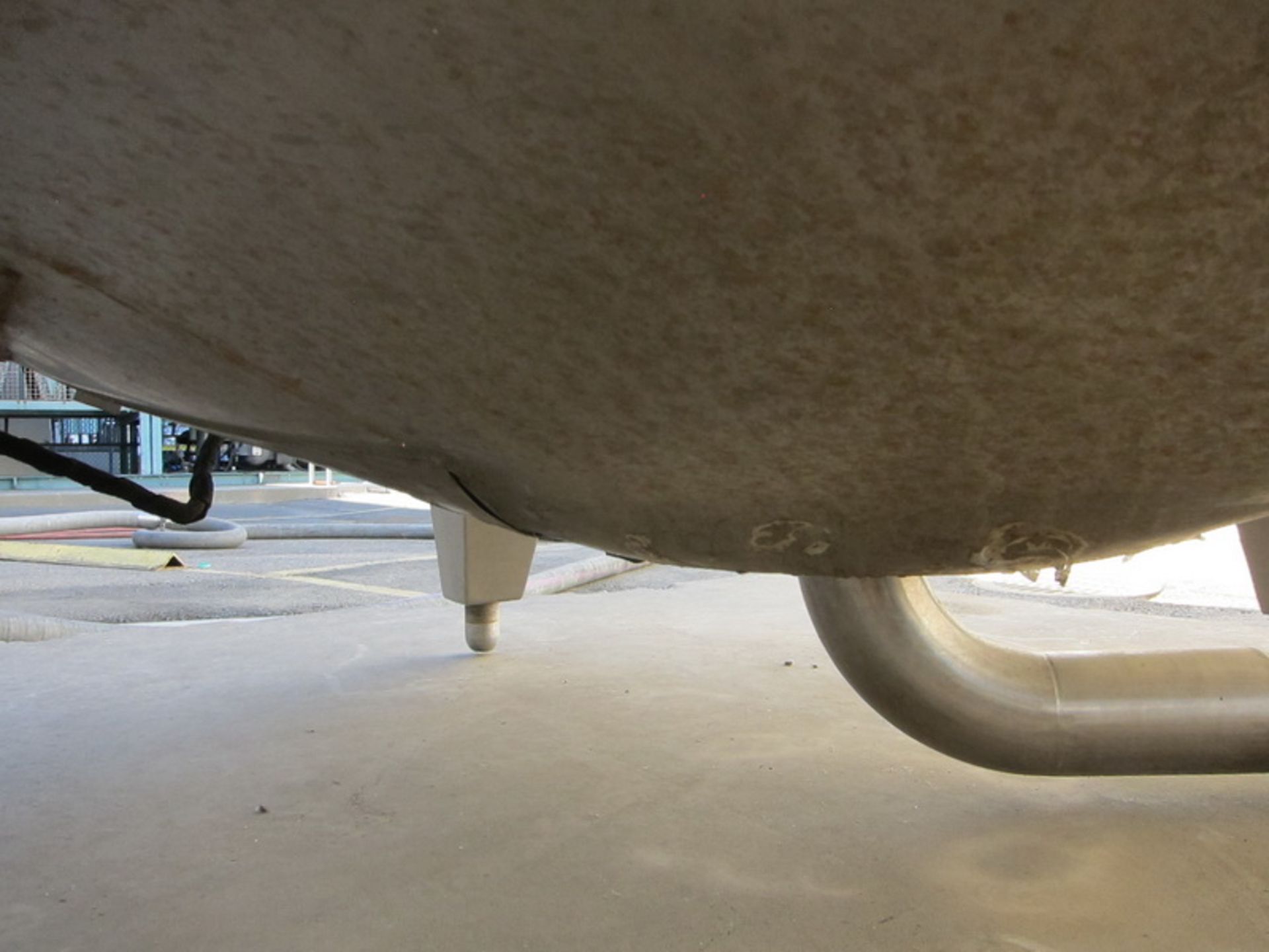 Stainless steel jacketed blending tank 1,500 gallons with central agitator and motor - Image 5 of 6