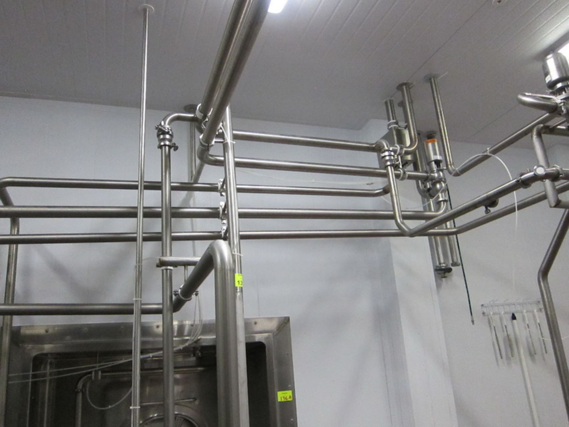 [Lot] Stainless pipework, located in filling room