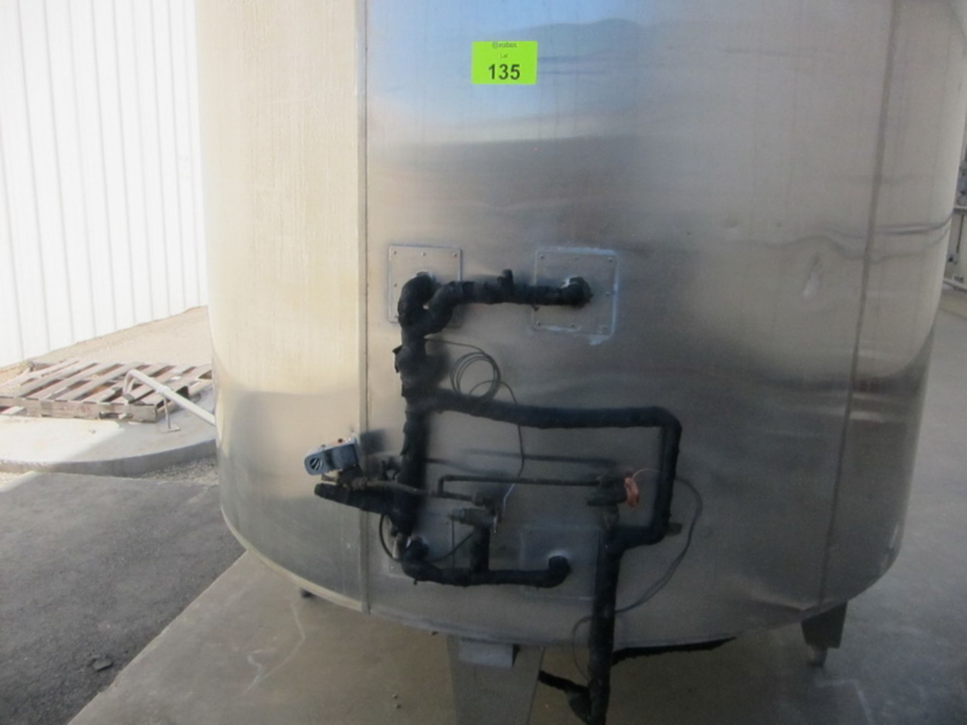 Stainless steel jacketed blending tank 1,500 gallons with central agitator and motor - Image 3 of 6