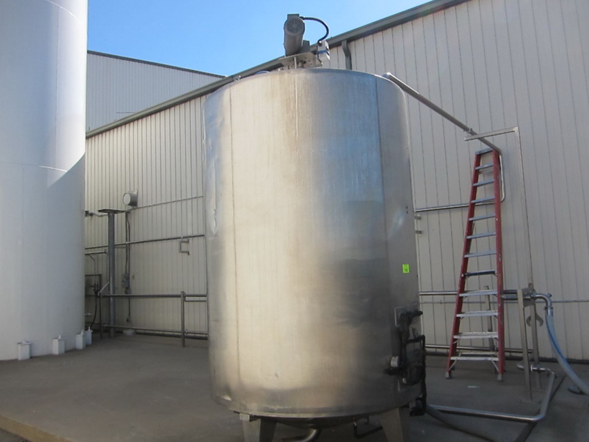 Stainless steel jacketed blending tank 1,500 gallons with central agitator and motor - Image 6 of 6