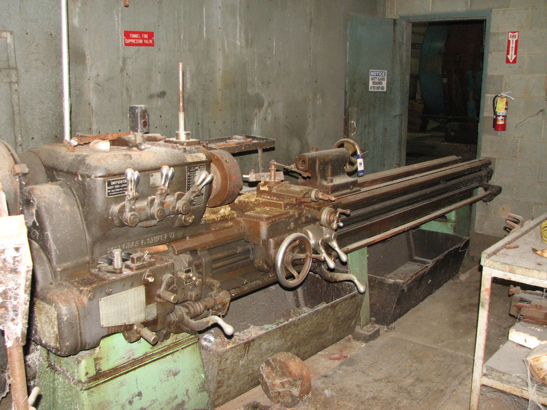 Shipley & Lodge engine lathe, 14"W x 10'L table with toolings