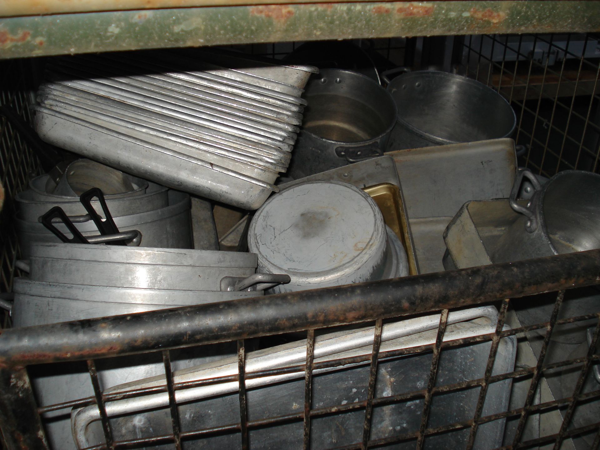 MIXED COMMERCIAL GRADE COOKING TRAYS AND SAUCEPANS - MIXED CONDITION - STORAGE MEDIA NOT INCLUDED - Image 2 of 3