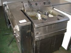 PARRY TWIN BASKET FRYER WITH STAINLESS SERVING UNIT/COUNTER