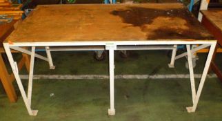 TABLE / WORK BENCH