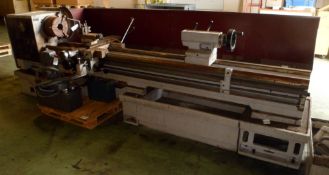 Harrison M550 Lathe, accessories (specialist loading by the purchaser required)