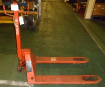 Pallet truck