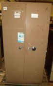 6ft x 3ft x 1 1/2ft Vickers Armstrong 2 Door cabinet - ER stamped