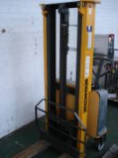 ROBUR ELECTRIC PALLET LIFTER - YEAR 2004 - MAX 1000KG