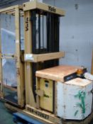 YALE SELECTOR 3000 BATTERY PALLET LIFTER