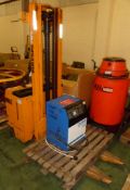 Pimespo GT2950 electrick walkbehind forklift, Chloride Motive Power 21