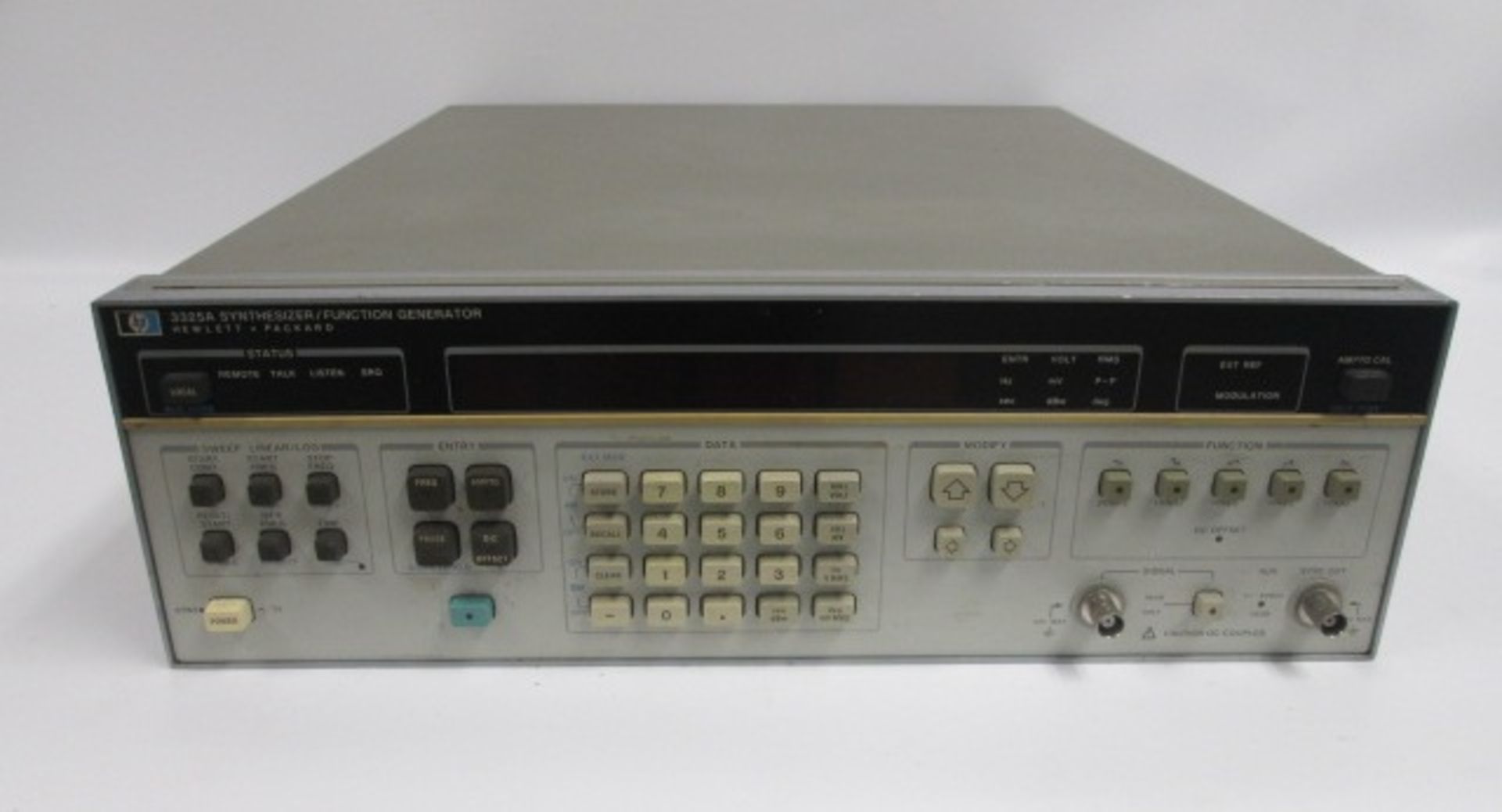 HP 3325A SYNTHESIZER/FUNCTION GENERATOR - Image 2 of 5