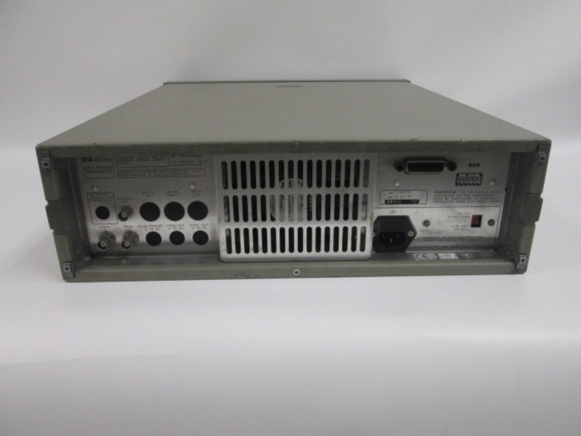 HP SYNTHESIZED SIGNAL GENERATOR 83731A - Image 3 of 4