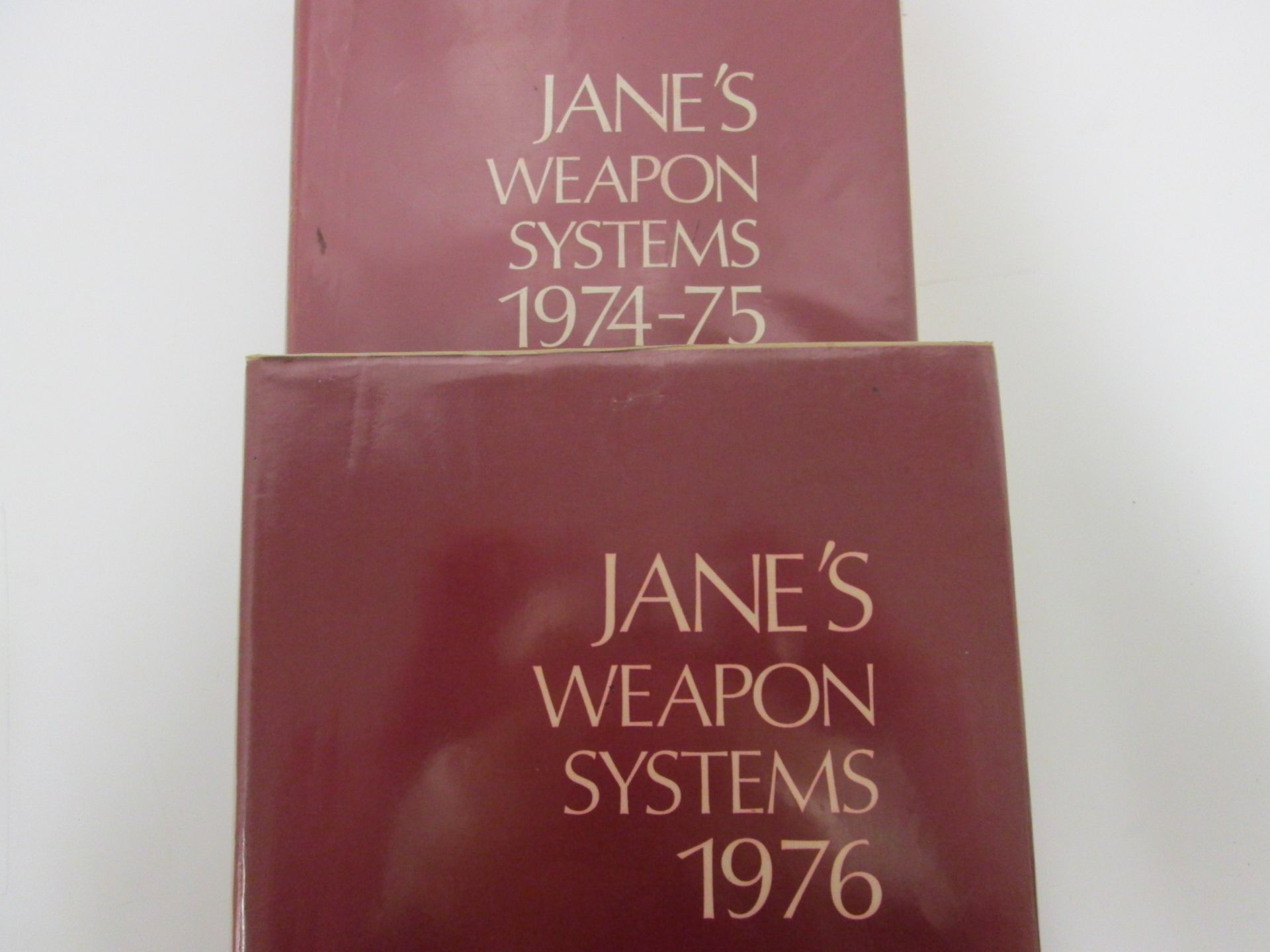 x7 'Jane's Weapon Systems' military books - Image 3 of 4