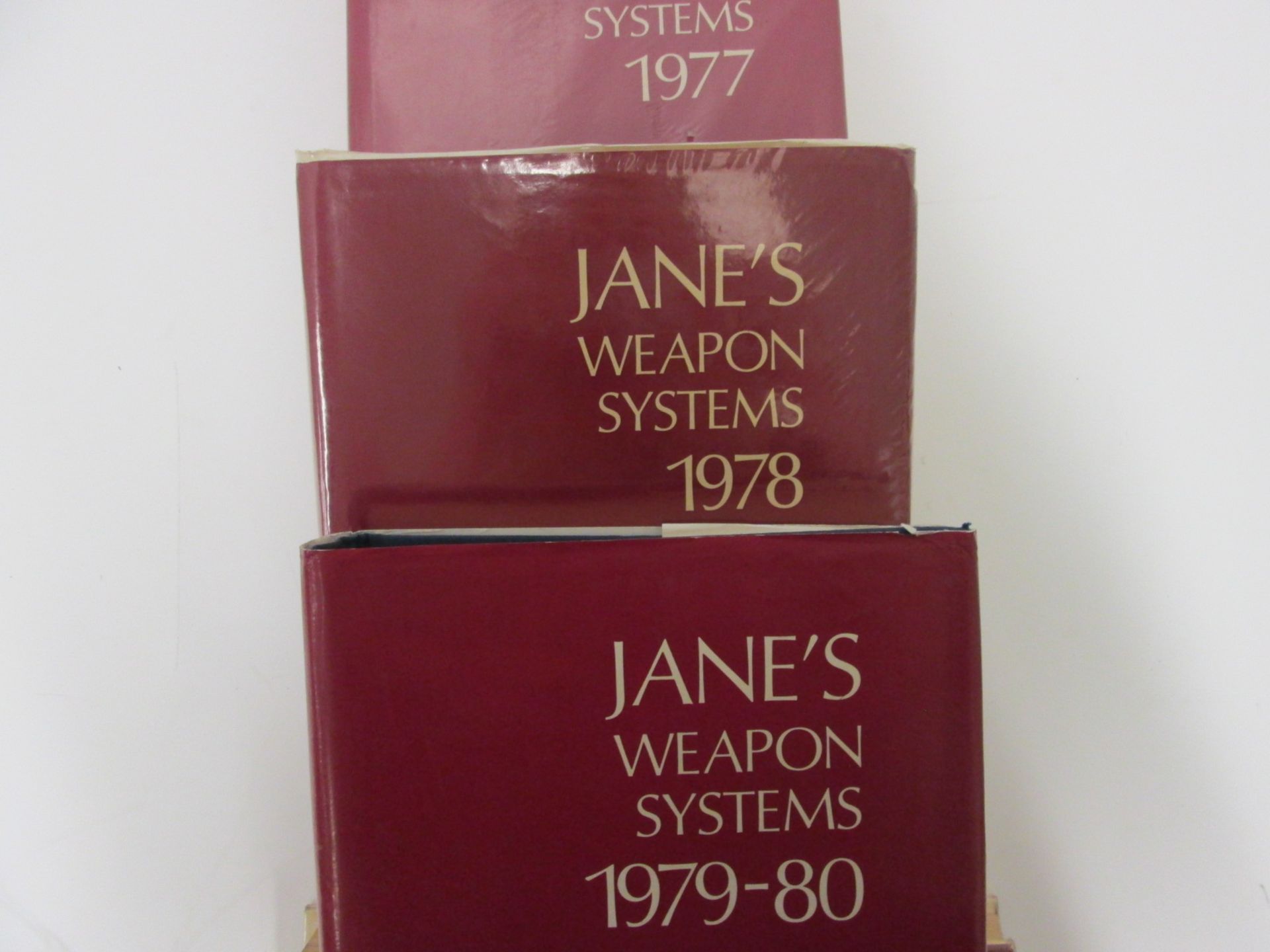 x7 'Jane's Weapon Systems' military books - Image 4 of 4