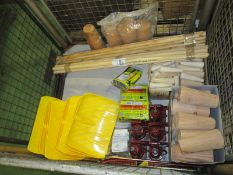 Various Size Softwood Bungs, Land Rover Bottle Jacks, Steel Wool, Snow Shov