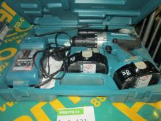 Makita 8444D - 2x Battery, 1x Charger