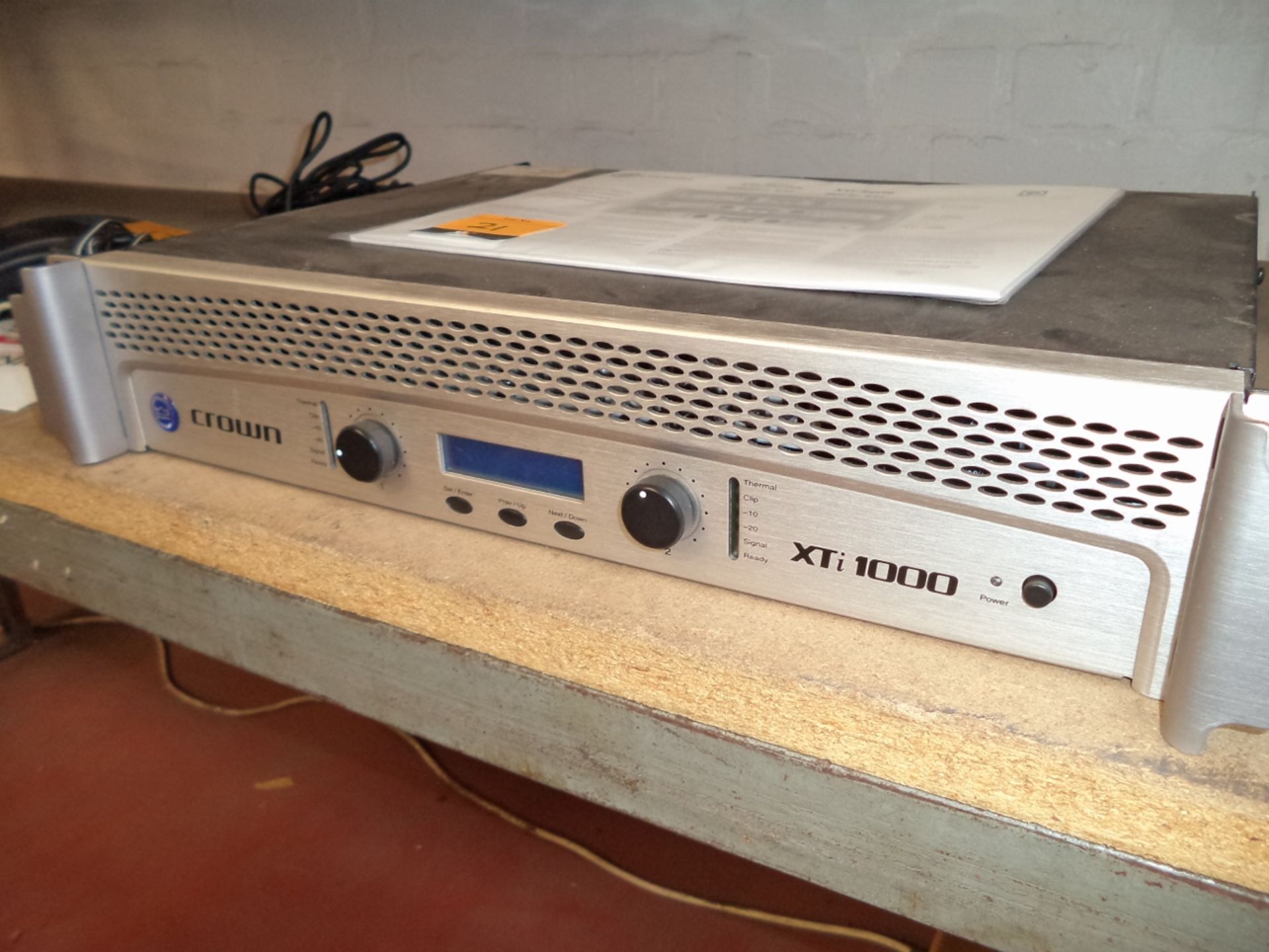 Crown model XTi 1000 rack mountable power amplifier including manual - Image 2 of 4