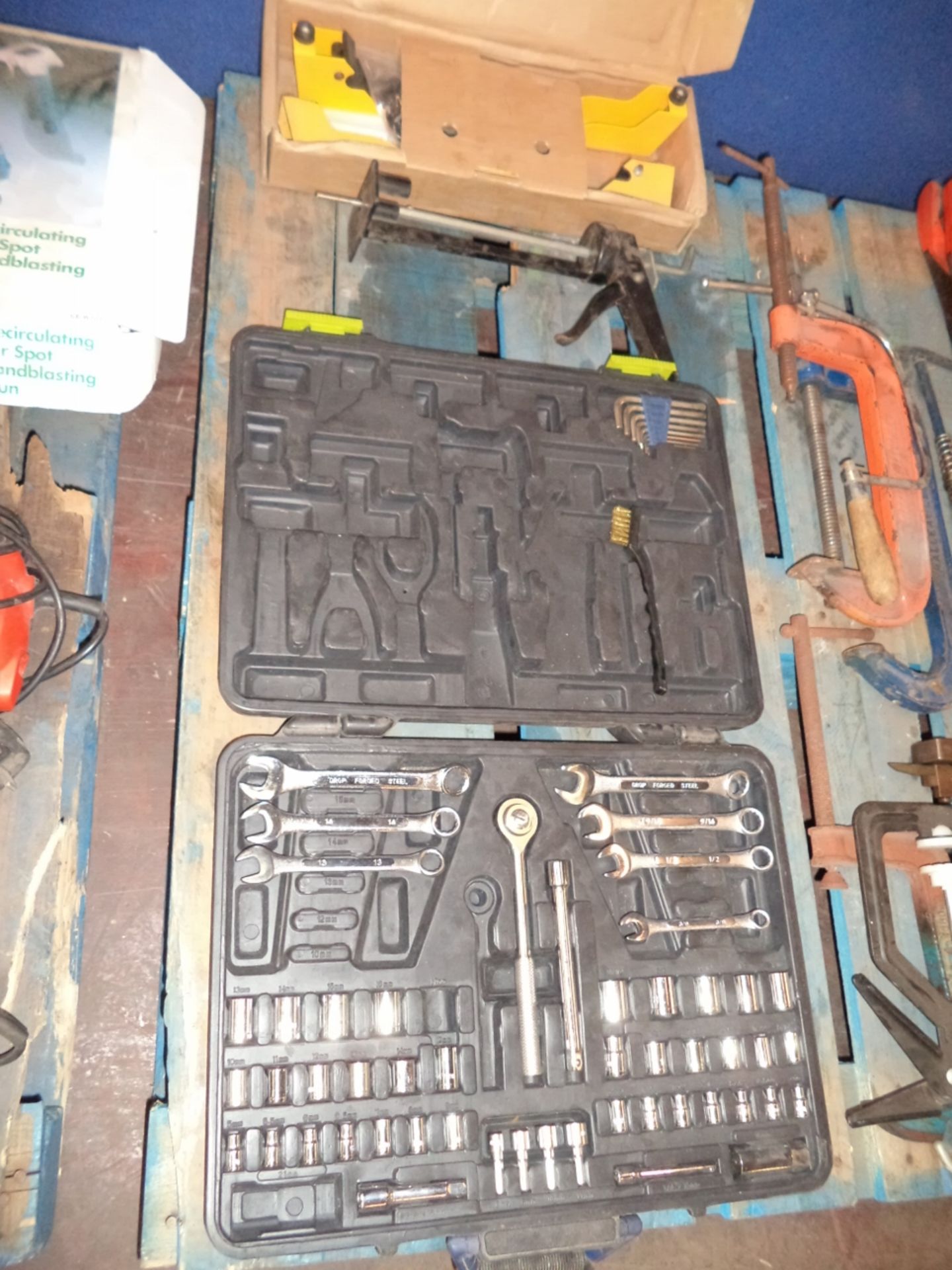 Contents of a pallet of assorted hand tools, clamps, tool kits and more - Image 4 of 4