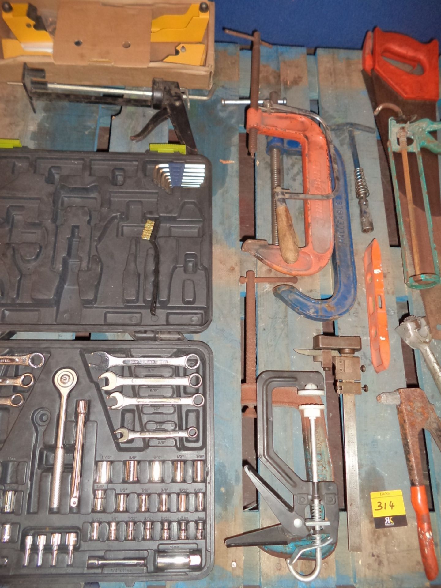 Contents of a pallet of assorted hand tools, clamps, tool kits and more - Image 3 of 4