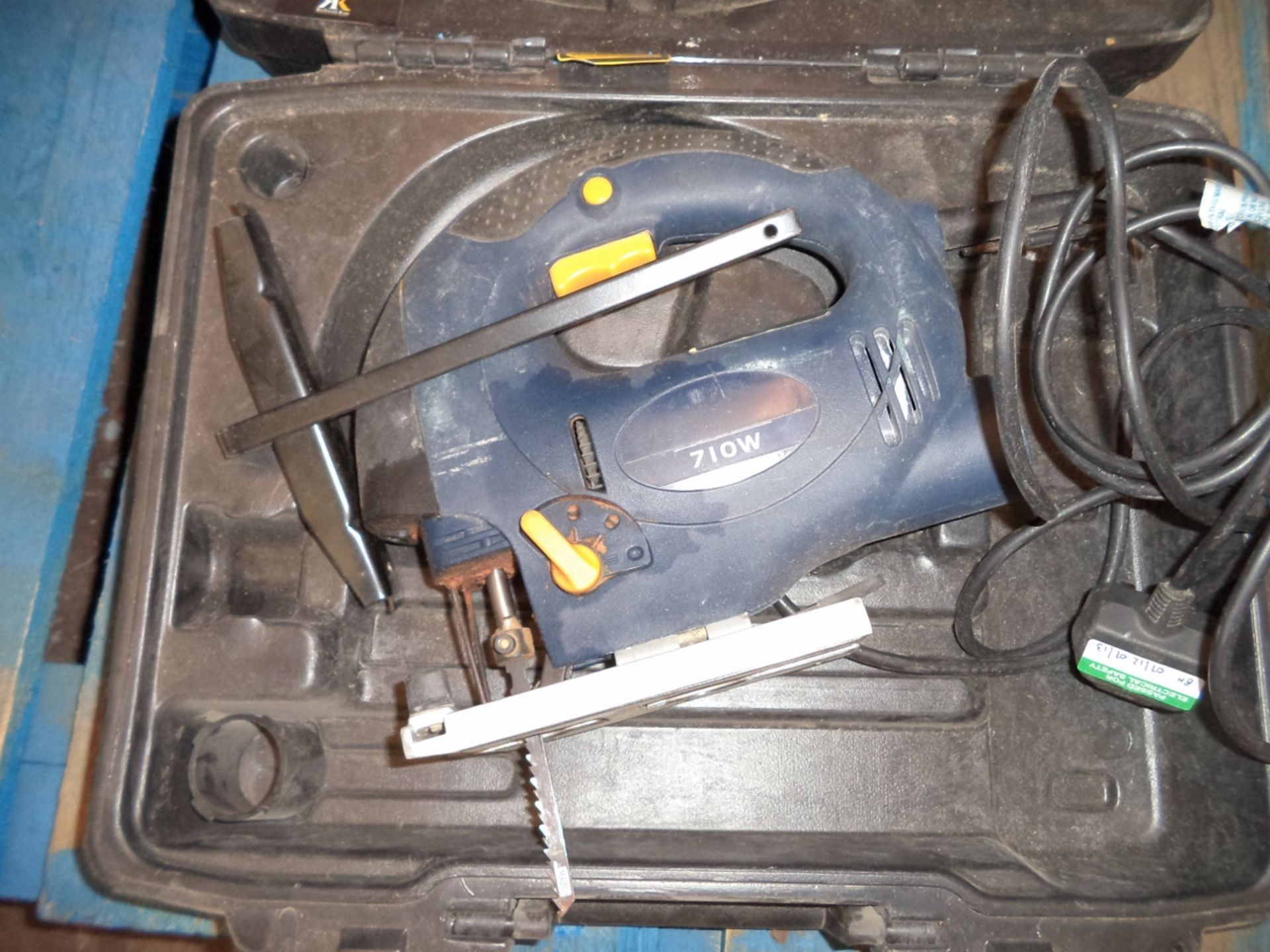 Pair of power tools: electric jig saw in case plus Bosch model PKS66 electric circular saw - Image 2 of 4