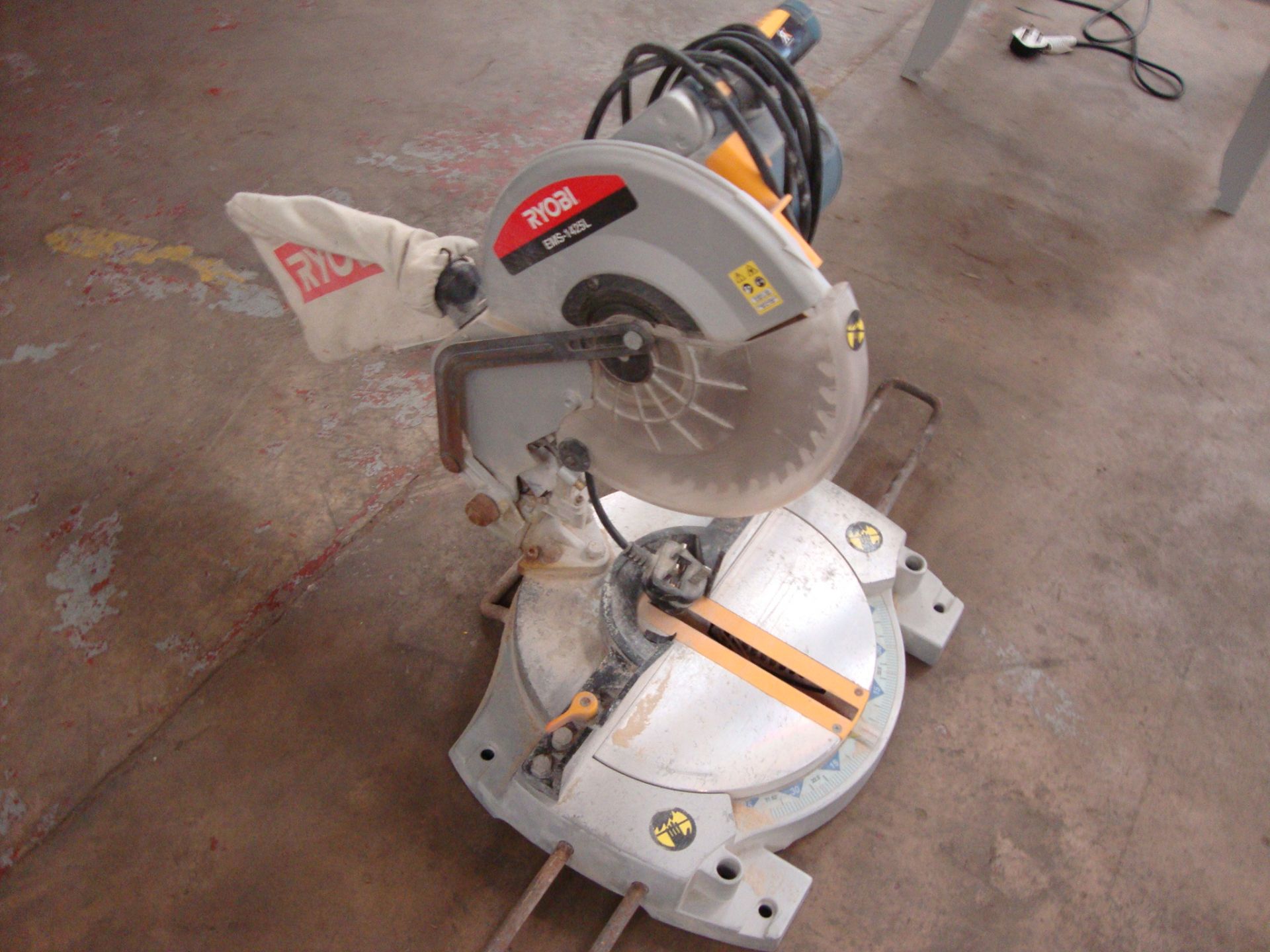 Ryobi model EMS-1425L pull-down mitre chop saw