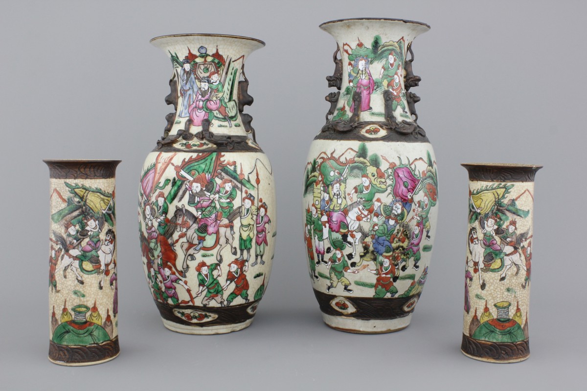 A group of 4 Chinese Nanking crackled vases, 19th C. H: 43 cm (the tallest), 26 cm (the pair)