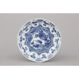 A Chinese porcelain blue and white Ming dynasty Wan-Li plate with a cricket 16th C. Dia: 21,5 cm