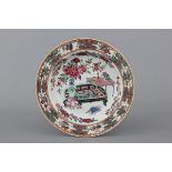 A Chinese porcelain famille rose plate with an interior, Yongzheng, 18th C. Condition: Perfect. Dia: