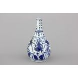 A Chinese blue and white Ming dynasty Wan-Li bottle with horses, 16th C. H: 27 cm